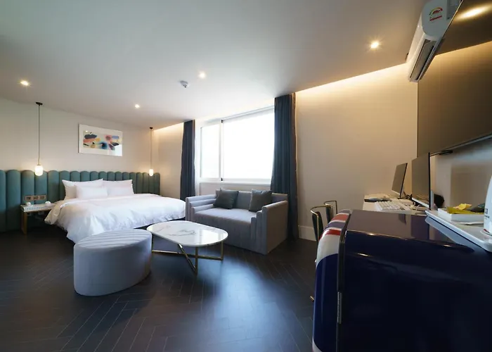 H Avenue Jeonggwan Branch Hotel *