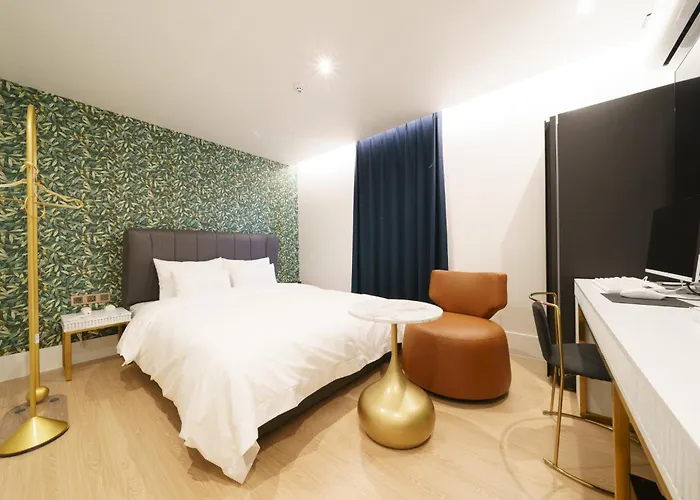 H Avenue Jeonggwan Branch Hotel *